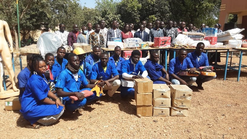 Formation et insertion professionnelle : des kits d’installations au profit de 15 jeunes sortants du Centre Régional de Formation Professionnelle de l’ANFP de Fada N’Gourma dans la Région de l’Est.