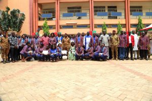 Photo de groupe des participants à la cérémonie de sortie de promotion de l’INFTS.
